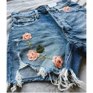 Lucky 5" High Rise Flower Crocheted Midi Short